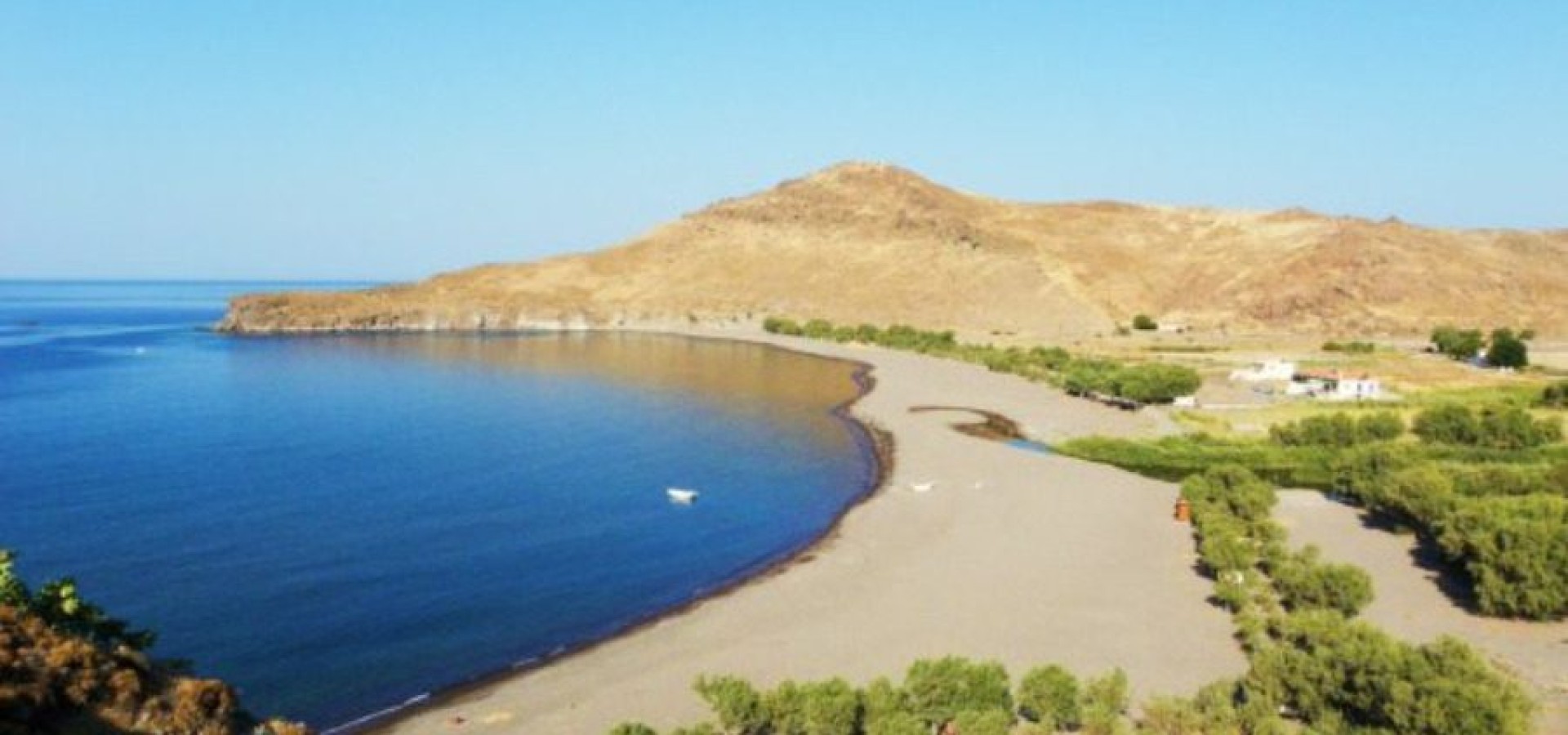 Γενική άποψη παραλίας Χρούσου στον Μεσότοπο Δυτικής Λέσβου