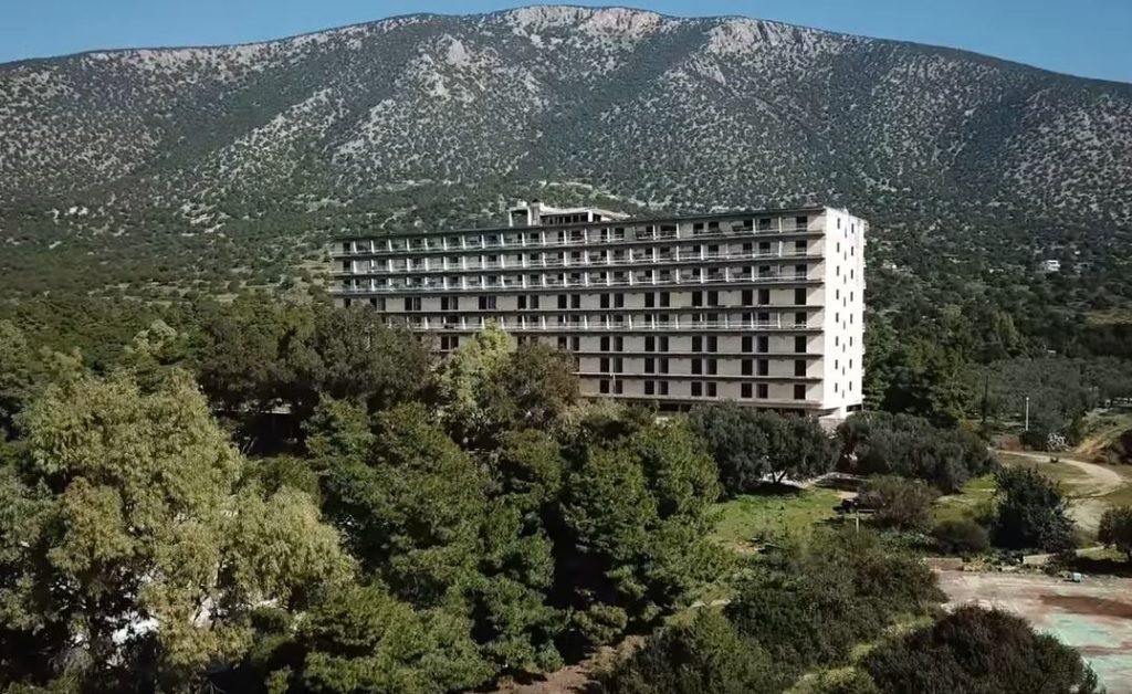 Το πρώτο ξενοδοχείο γυμνιστών της δεκαετίας του ’80 στην Πελοπόννησο γίνεται πολυτελές resort 